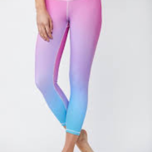 NWT Signature High Waisted Crop Leggings - Picture 2 of 7